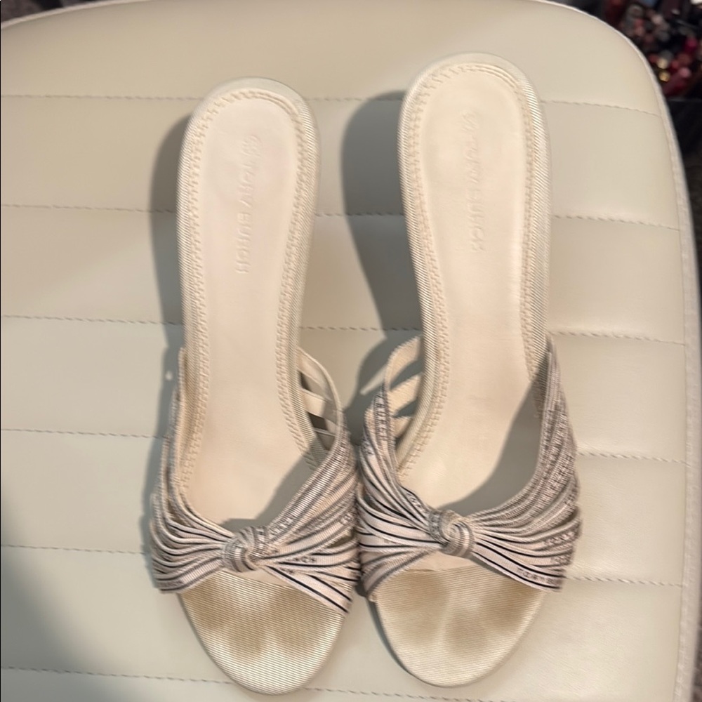 Tory Burch Cream Heels with Elegant Design